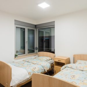 Luksuzna soba sa kuhinjom i kupatilom , medicinski kreveti, staracki dom Vitae Residence Beograd