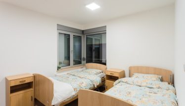 Luksuzna soba sa kuhinjom i kupatilom , medicinski kreveti, staracki dom Vitae Residence Beograd