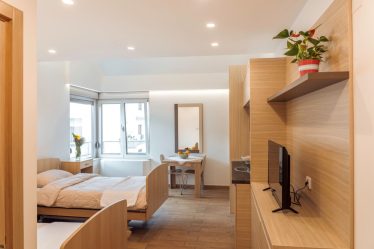 Dvokrevetna soba sa kuhinjom i kupatilom , medicinski kreveti staracki domVitae Residence Beograd