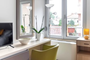 Jednokrevetna soba sa kuhinjom i kupatilom , medicinski kreveti, staracki dom Vitae Residence Beograd