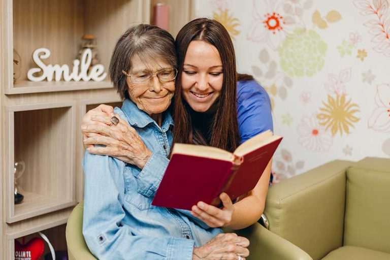 Podrska u starackom domu